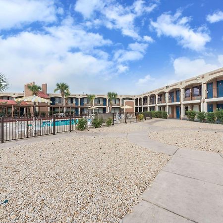 Days Inn By Wyndham San Antonio Splashtown/Att Center Exterior foto