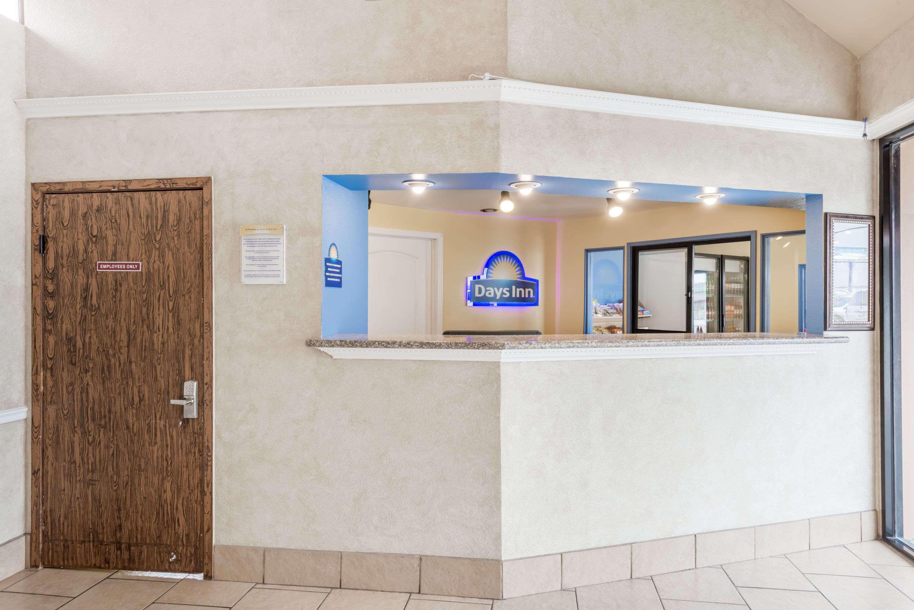 Days Inn By Wyndham San Antonio Splashtown/Att Center Exterior foto